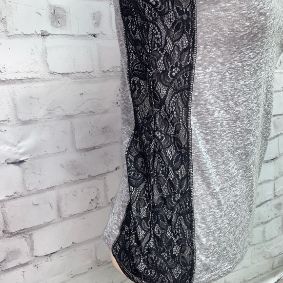 5/$35 💥 Women’s Gap Long Sleeve T-Shirt - Picture 5 of 7